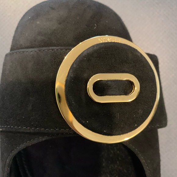 Authentic Prada Button Pump - Size 40.5 - Picture 8 of 15